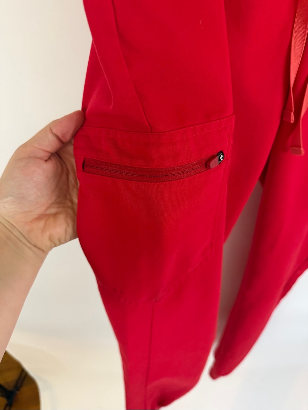 FIGS Technical Collection Red Scrub Set S/T - Picture 11 of 15